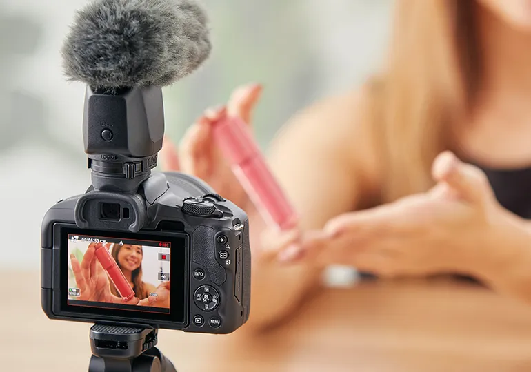 حالت Movie for Close-Up Demos در دوربین بدون آینه کانن Canon EOS R50 Mirrorless Camera Body